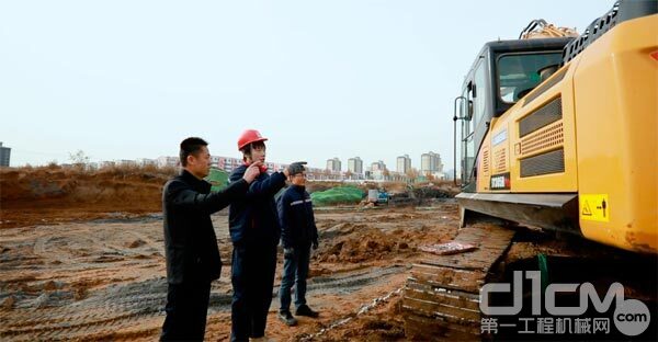 肖桂居和他的三一挖掘机