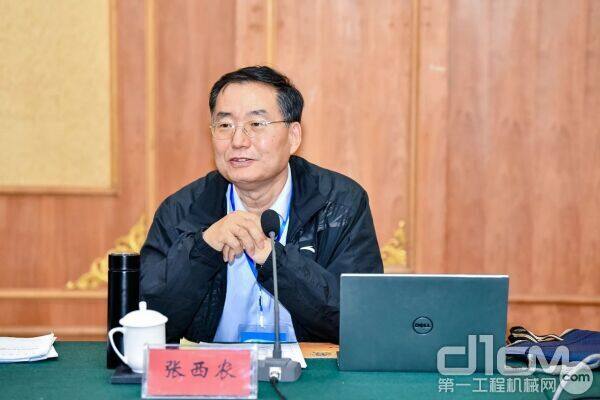 中国工程机械工业协会筑养路机械分会秘书长 张西农