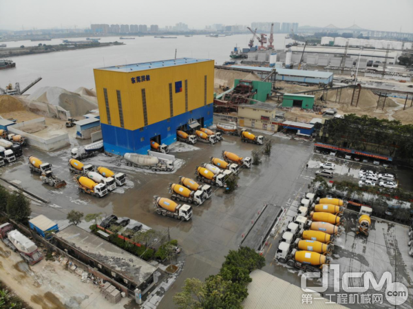 东莞洪信混凝土搅拌站有40多台叁一搅拌车