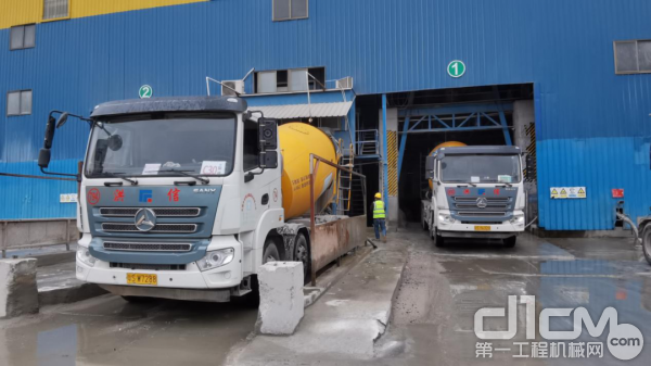 为佛莞城际铁路项目服务的叁一搅拌车