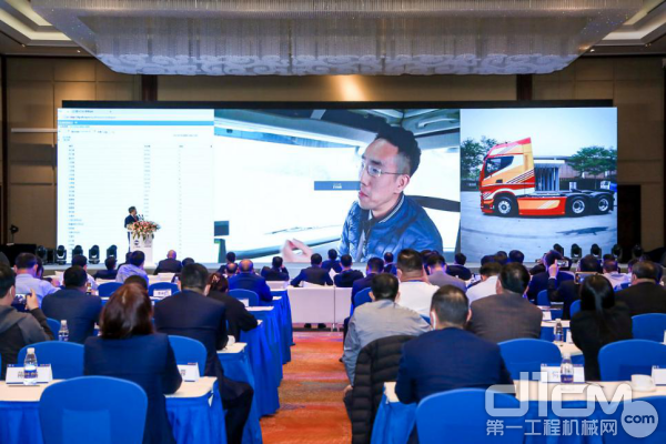向文辉总监向大家介绍互联网梦想卡车3.0