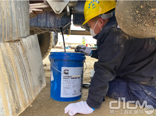 ��һ���񹤳�ʦȫ��������һ�豸�����ŵĹ���������ҵ