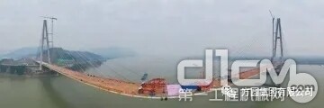 方圆SC100型井道施工升降机正式服役湖北武穴长江公路大桥建设项目