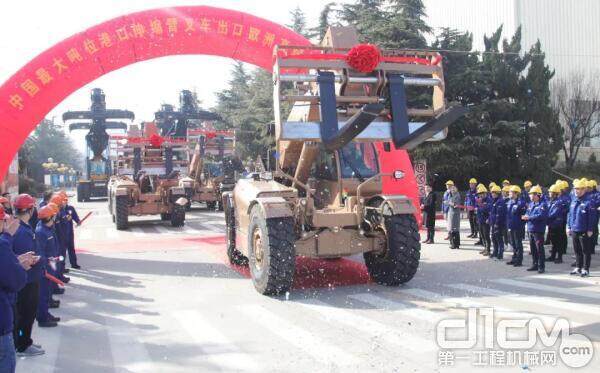 中国最大吨位伸缩臂叉装车批量发往欧洲！