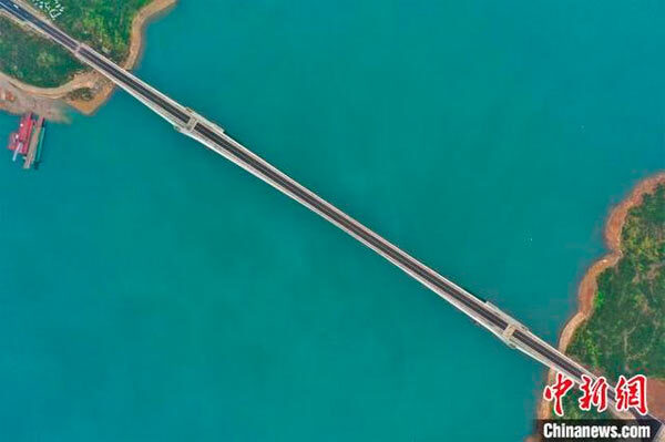 湖北童庄河大桥主桥跨越长江一级支流童庄河 