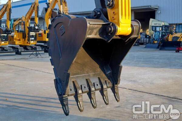 CLG933EHD重载型挖掘机标配1.88方标准土方斗