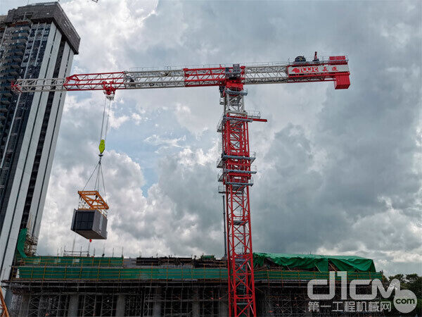 △中联重科T1200-64W塔机助建新加坡PPVC建筑