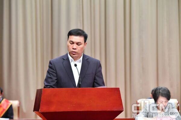 玉柴集团党委书记、董事长李汉阳围绕强工业兴产业工作在会上发言。
