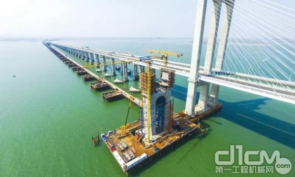 徐工旋挖钻机助力全国首条跨海大桥！