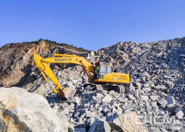大型矿山型山推挖掘机