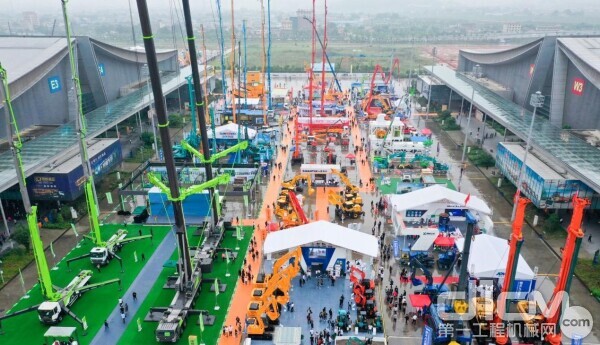2019首届长沙国际工程机械展览会实景图