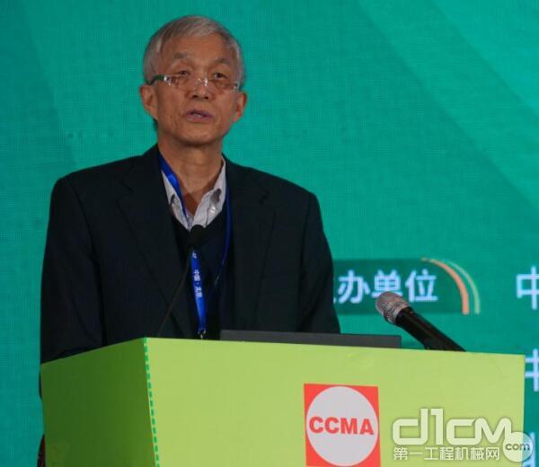 中国工程机械工业协会名誉会长、特别顾问祁俊致辞