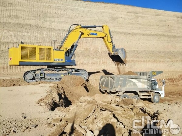 徐工设备在蒙古某矿山施工