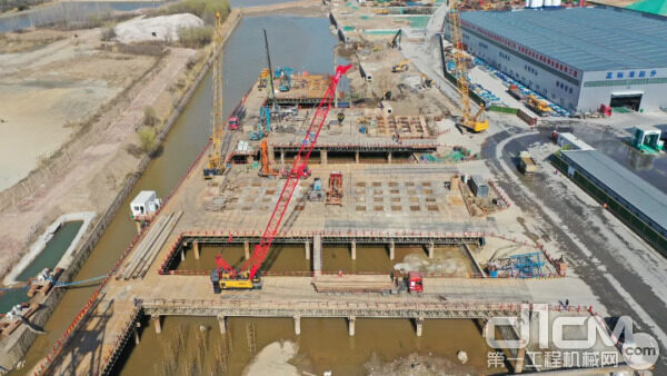 三一起重机助力常泰长江大桥建设全面加速