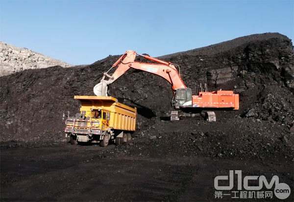 黑山露天煤矿施工现场拍图