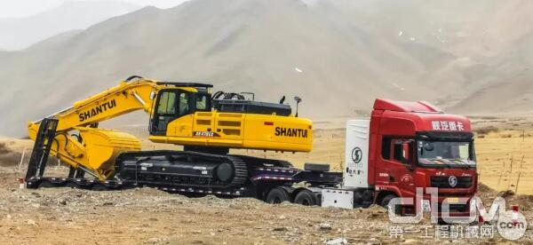 我们新疆好地方 山推挖掘机建设忙