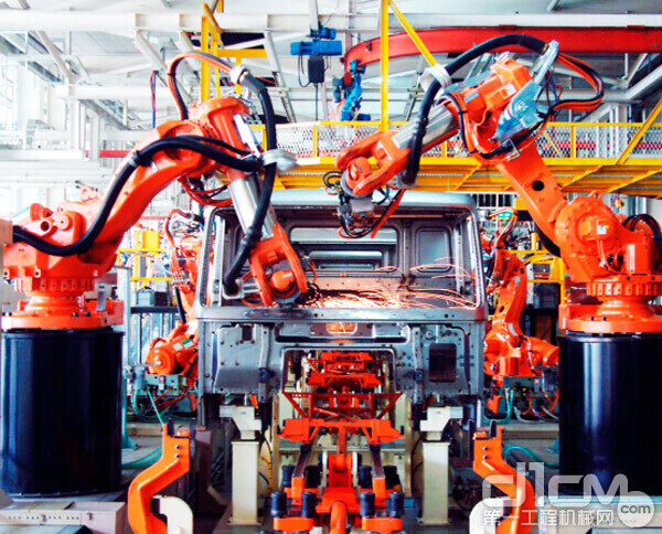 中国重汽集团济南卡车制造公司驾驶室机器人焊装线