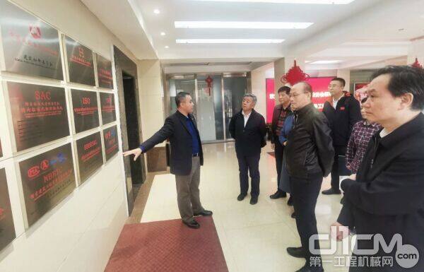 中国工程机械工业协会吴培国秘书长一行到访北京建机院