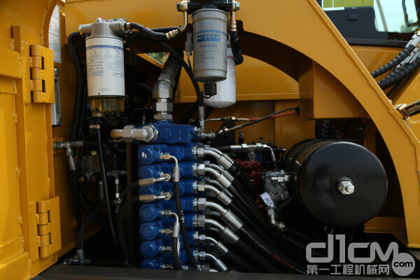 臨工建機LG95F液壓泵室位置拍圖