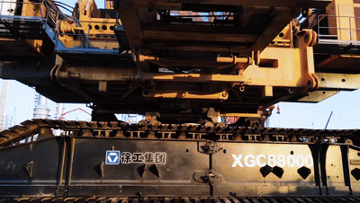 4月17日，XGC88000在连云港完成2600吨塔器吊装