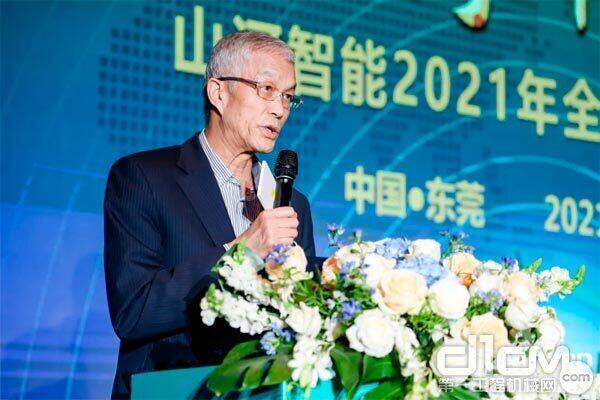 中国工程机械工业协会名誉会长祁俊 