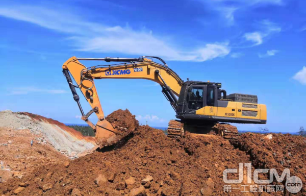针对矿山项目开采需求 交付XE550DK大吨位挖掘机