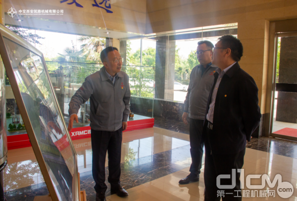 调研期间，刘翔一行还参观了公司产品模型展厅、生产车间