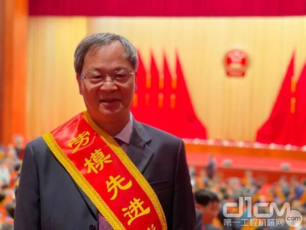 徐工基础总经理、党委书记孔庆华在2021年江苏省劳动模范和先进工作者表彰大会上