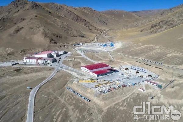 天山胜利隧道是新疆乌尉高速公路重点控制性工程