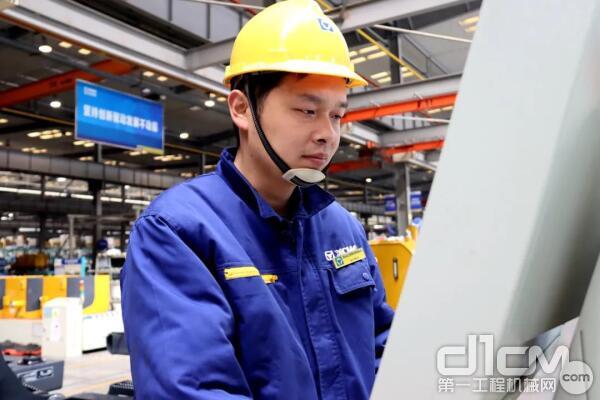 徐工挖机装配一厂二线上车工段工段长董丹丹