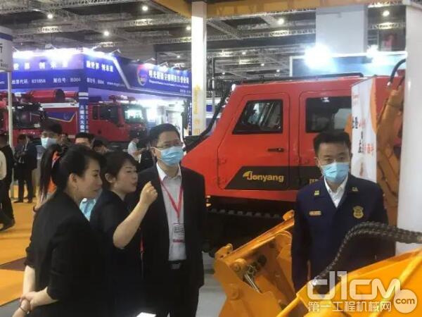 上海市消防救援部门莅临展位考察交流