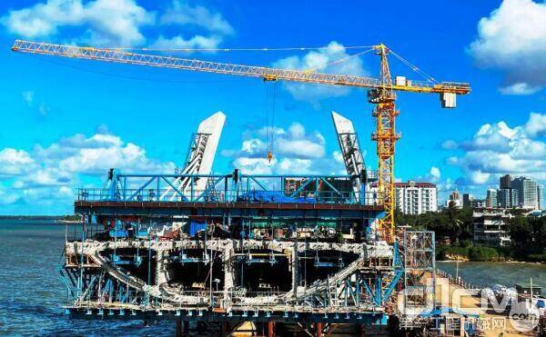 中联重科塔机塔机助建坦桑尼亚新塞兰德大桥