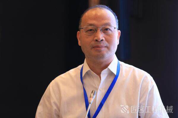 中国工程机械工业协会秘书长 吴培国