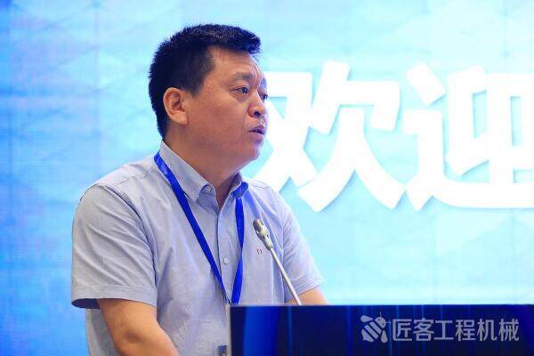 中国工程机械工业协会代理商工作委员会会长 杜海涛
