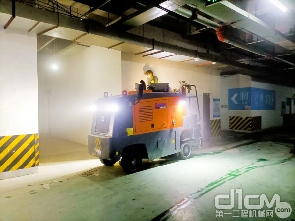 徐工XM503K在马鞍山软件园地下停车场路面优化工程