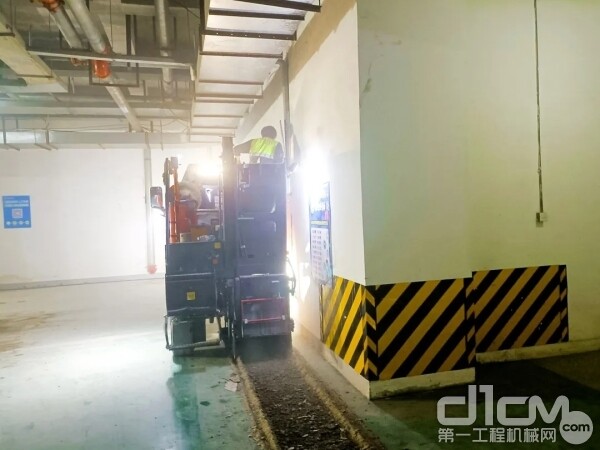 徐工XM503K在马鞍山软件园地下停车场路面优化工程