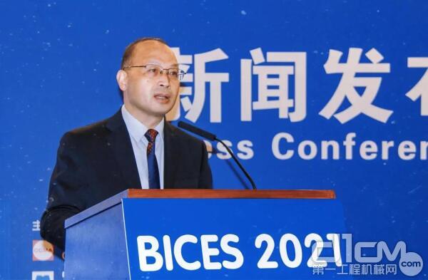 协会秘书长兼会展公司董事长吴培国作《BICES 2021 展会组织工作情况》主题发言