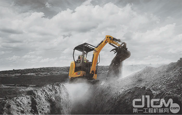 今年2月推出的1.8吨柳工9018F是该公司第一款到达北美的F系列挖掘机