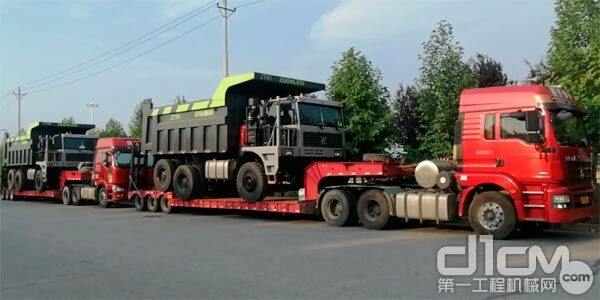 中联重科非公路宽体自卸车准备运往新疆地区 