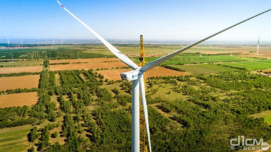 该风机是全球风轮直径最大、亚洲发电功率最大的陆上风电机组