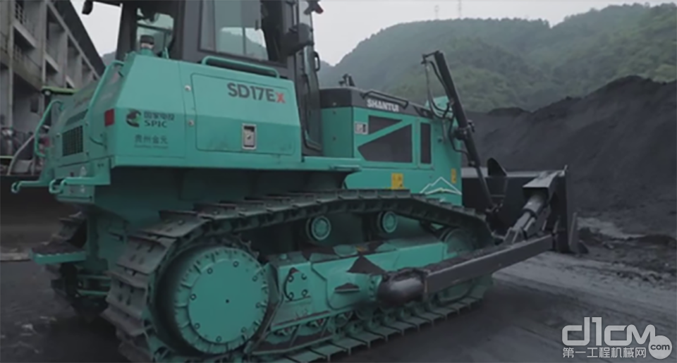 山推SD17E-X纯电动推土机在煤矿施工作业