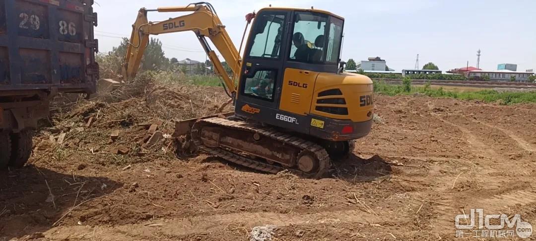 李老板购入的山东临工E660FL挖掘机