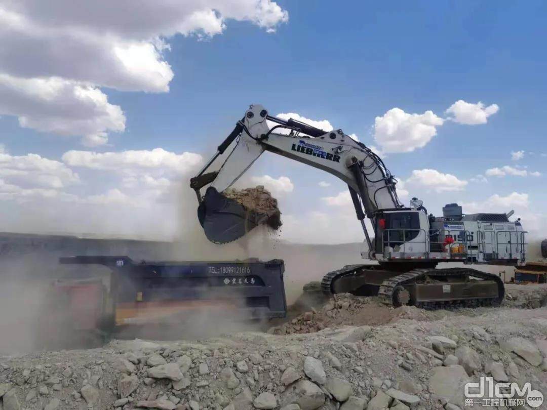 利勃海尔R9150大型挖掘机