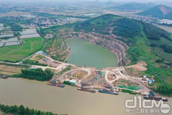 浙江嘉兴的保丰石料厂普通建筑石料矿区矿坑回填工程 