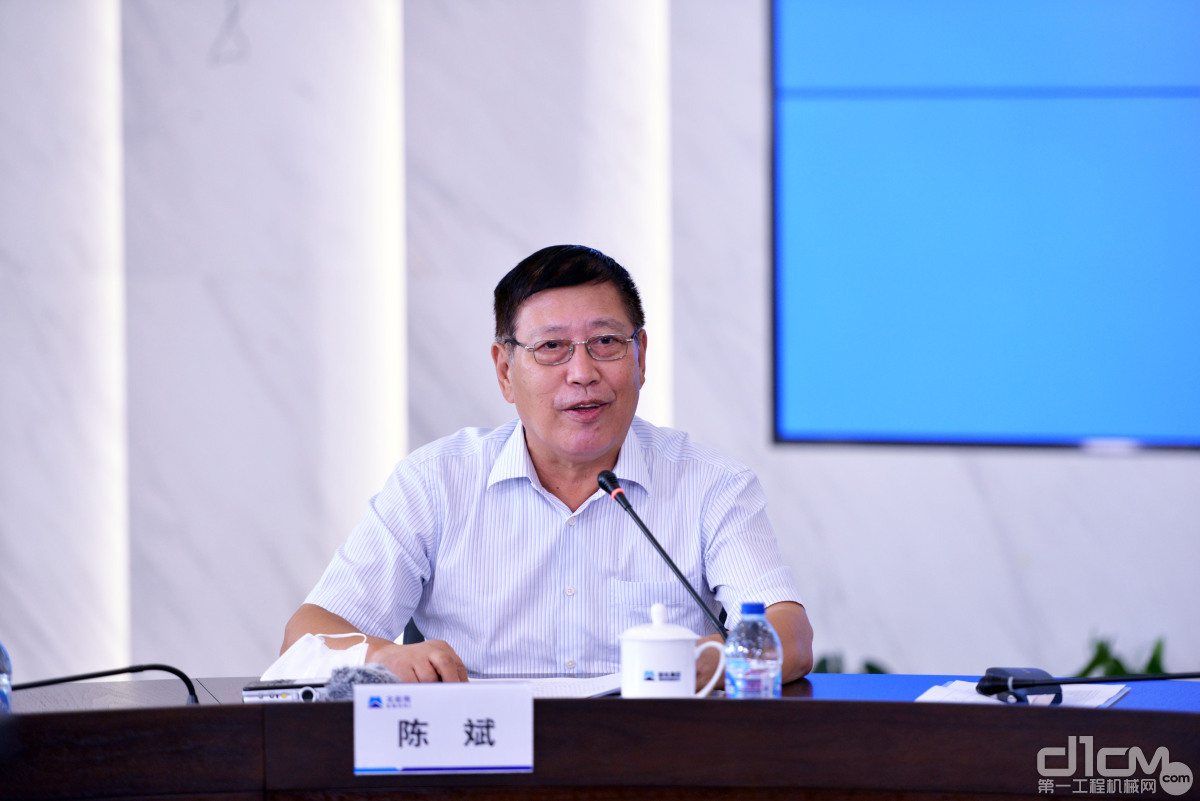中国机械工业涣散会实施副会长陈斌宣告2021年上半年机械工业经济运行模式信息