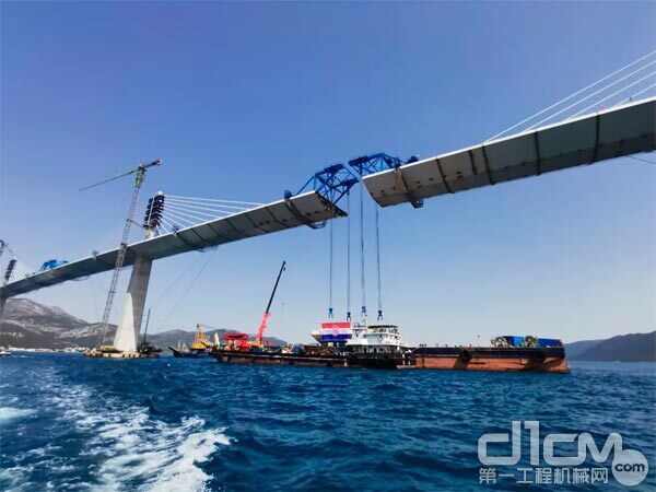 中国企业承建的克罗地亚佩列沙茨跨海大桥成功合龙 