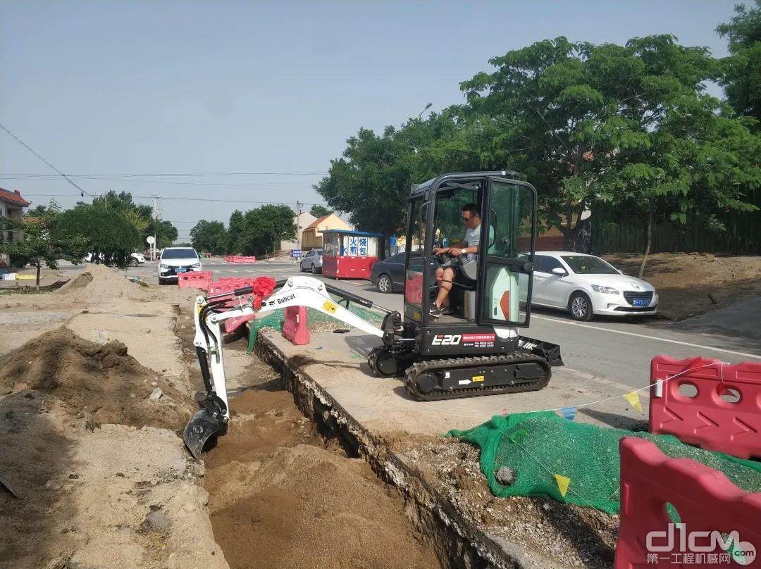 山猫微挖道路施工