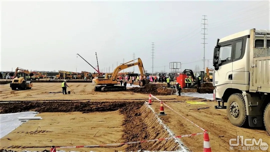 吕总参与西安“小汤山”建设的临工E6225F挖掘机
