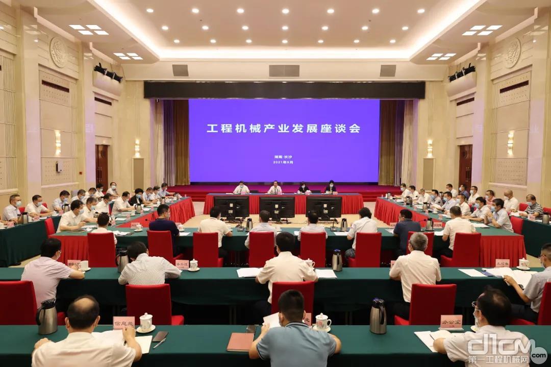 9月2日，省委书记、省人大常委会主任许达哲在长沙调研工程机械产业发展，并主持召开座谈会