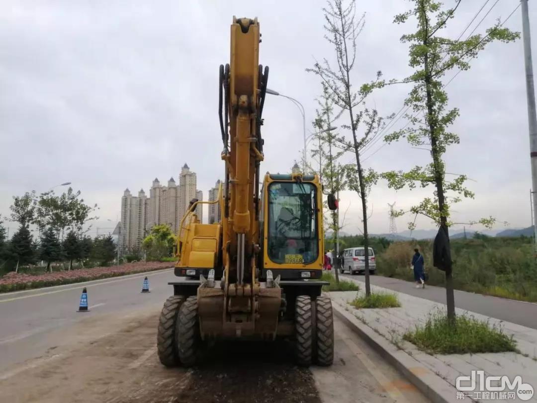 山东临工E7150F轮式挖掘机